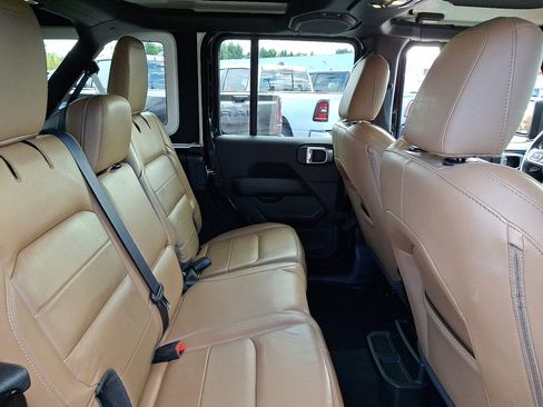 Used 2021 Jeep Wrangler Unlimited Sahara AWD/4WD image 15