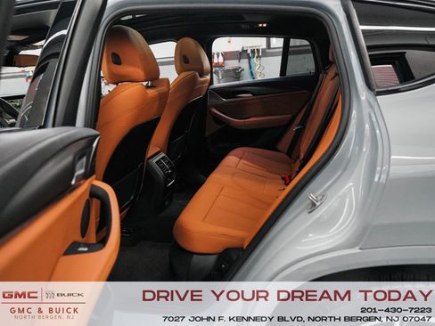 Used 2025 BMW X4 M40i w/ Premium Package image 33