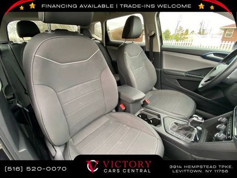 Used 2024 Volkswagen Taos SE image 16