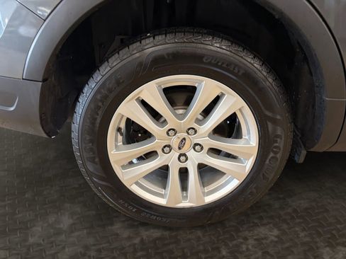 Used 2018 Ford Explorer XLT w/ Equipment Group 201A AWD/4WD image 41
