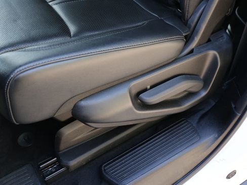 Used 2023 Jeep Wagoneer L 4WD image 37