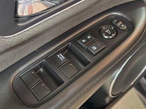 Used 2022 Honda HR-V EX image 41