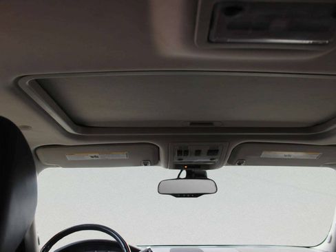 Used 2009 Cadillac Escalade AWD image 8