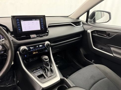 Used 2019 Toyota RAV4 LE AWD/4WD image 15