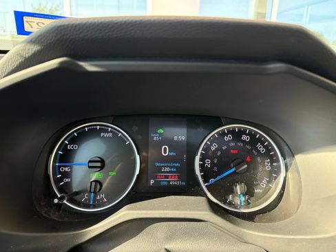 Used 2021 Toyota RAV4 XLE w/ Convenience Package AWD/4WD image 8