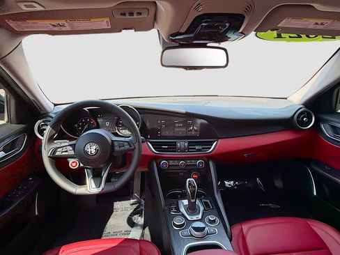 Used 2021 Alfa Romeo Giulia Sprint w/ Sun & Sound Package image 15