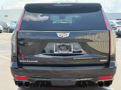 Used 2023 Cadillac Escalade ESV V AWD/4WD image 5