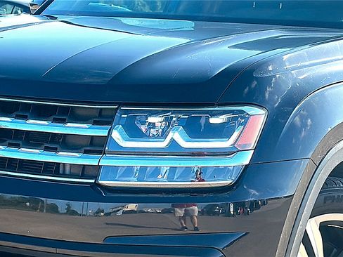 Used 2018 Volkswagen Atlas SEL w/ R-Line Package AWD/4WD image 4