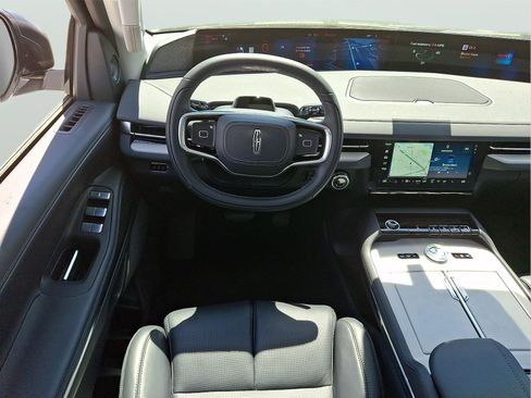 New 2026 Lincoln Navigator Reserve AWD/4WD image 6
