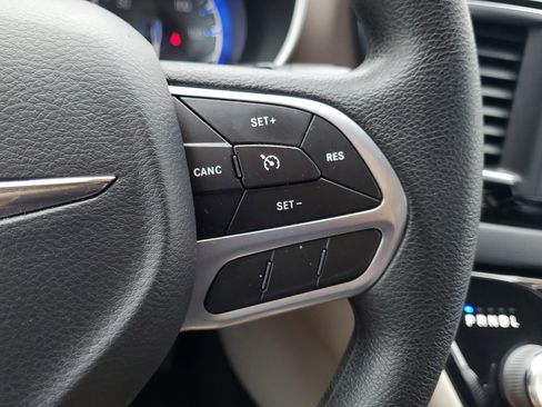 Used 2021 Chrysler Voyager Lxi image 24