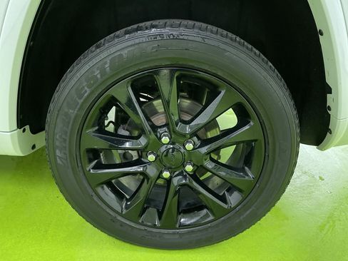 Used 2020 Jeep Grand Cherokee Altitude image 15