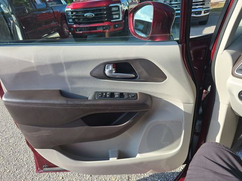 Used 2019 Chrysler Pacifica Touring-L w/ Advanced Safetytec Group FWD image 27