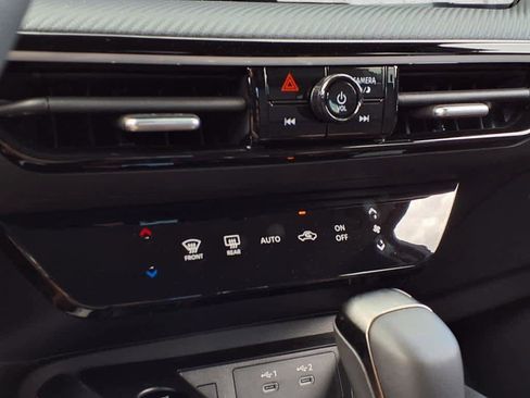 New 2025 Nissan Kicks SR image 16