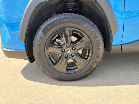 Used 2021 Toyota RAV4 XLE image 13