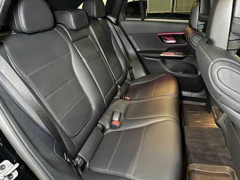 Used 2025 Mercedes-Benz GLC 300 4MATIC image 15