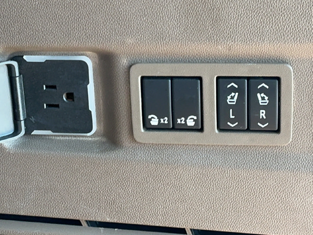 Used 2022 GMC Yukon Denali RWD image 21