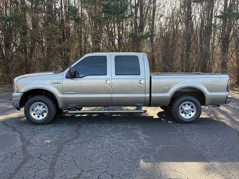 Used 2005 Ford F250 XLT AWD/4WD image 4