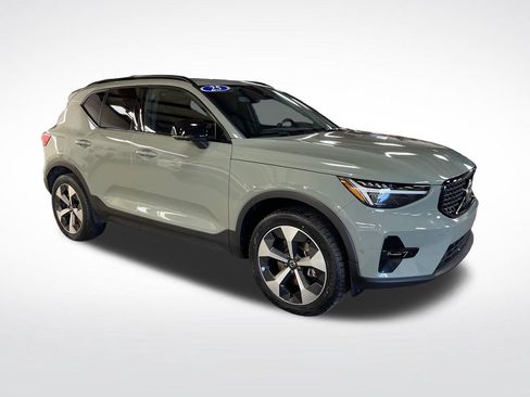 Used 2025 Volvo XC40 B5 Plus w/ Protection Package Premier AWD/4WD image 8