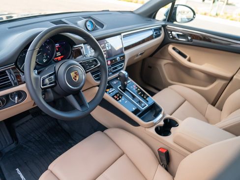 New 2026 Porsche Macan image 4