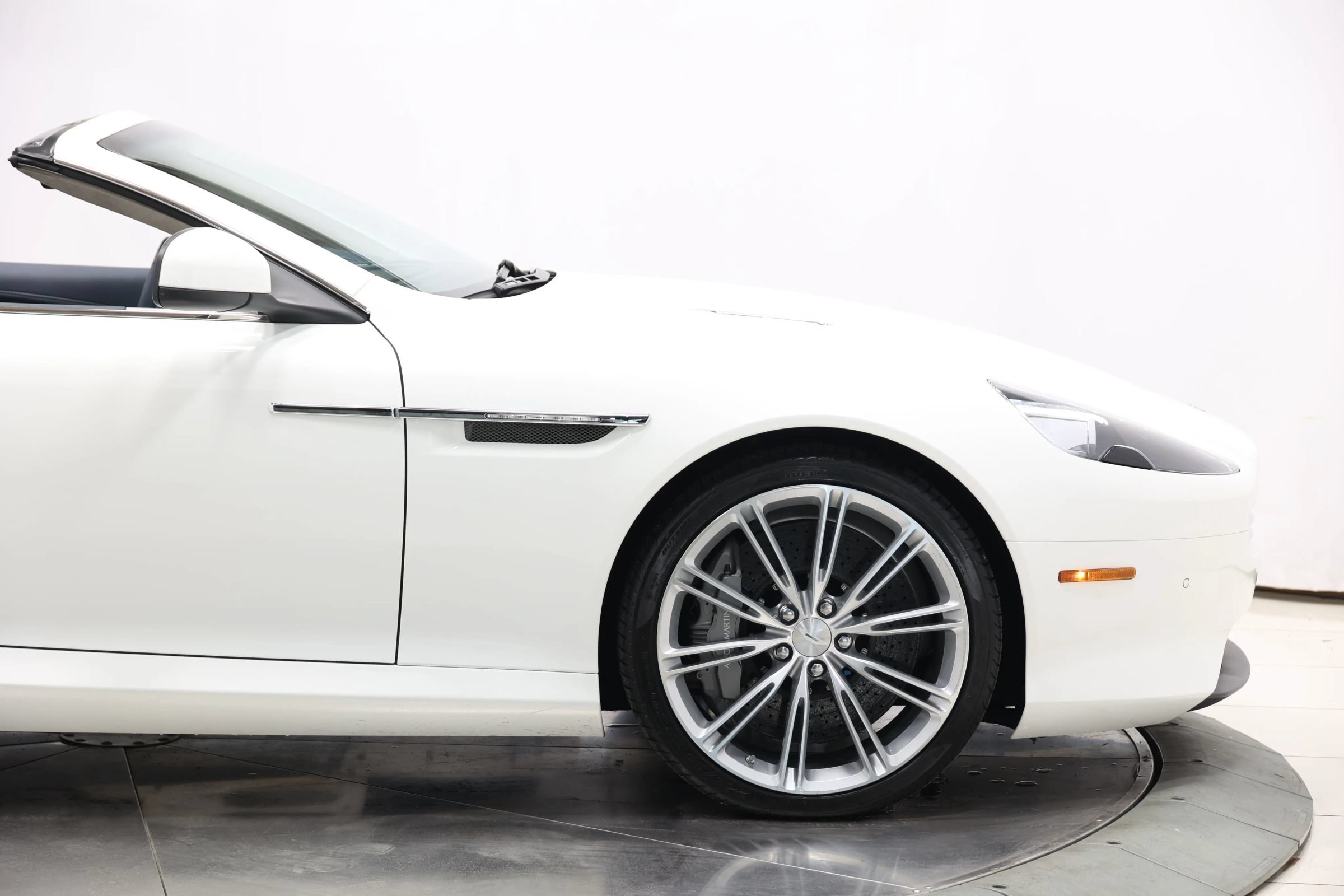 Used 2012 Aston Martin Virage Volante RWD image 64