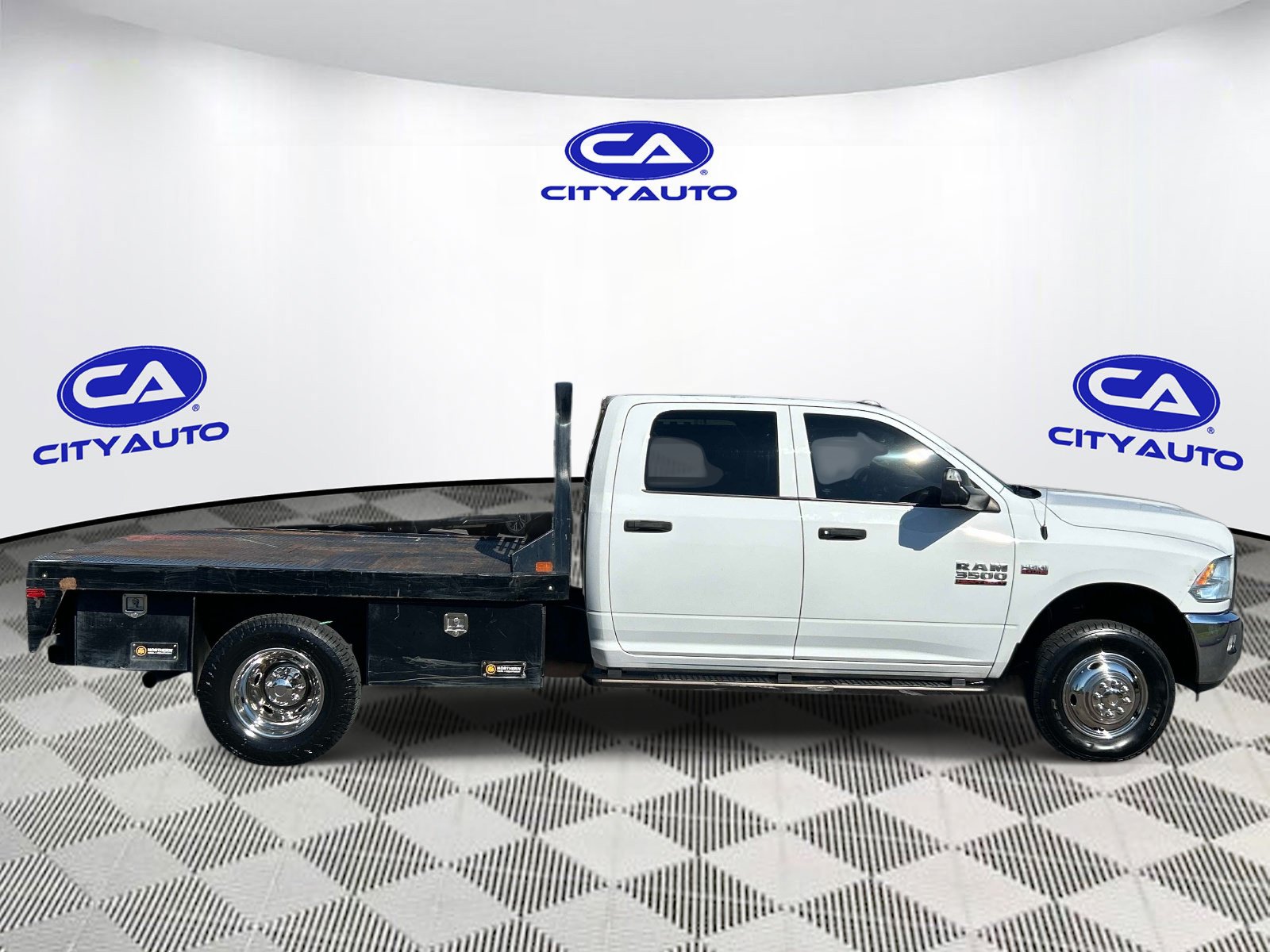 Used 2017 RAM 3500 Tradesman w/ Chrome Appearance Group AWD/4WD image 2