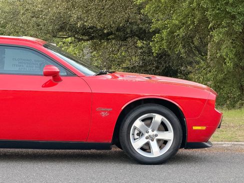 Used 2010 Dodge Challenger R/T RWD image 24