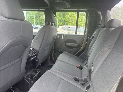 Used 2025 Jeep Gladiator Sport AWD/4WD image 12