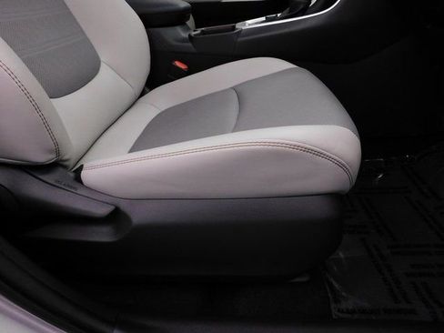 Used 2019 Toyota RAV4 Limited image 33