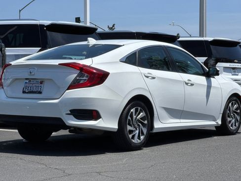 Used 2018 Honda Civic EX image 5