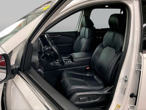 Used 2023 Honda Pilot Touring image 8