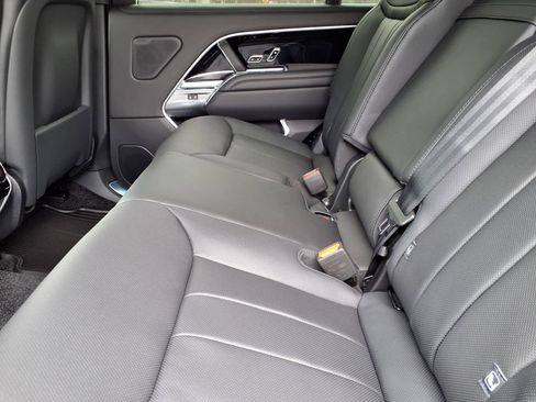 New 2025 Land Rover Range Rover Long Wheelbase SE image 5