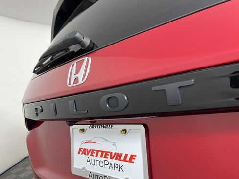Certified 2025 Honda Pilot Touring image 21