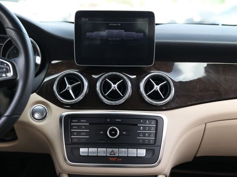 Used 2019 Mercedes-Benz CLA 250 image 39