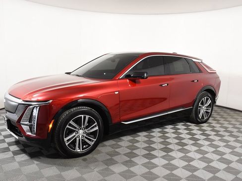 Used 2024 Cadillac Lyriq Luxury image 2