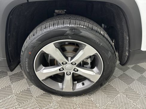Used 2021 Jeep Grand Cherokee L Limited AWD/4WD image 24