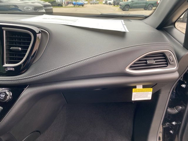 New 2027 Chrysler Pacifica Select FWD image 26