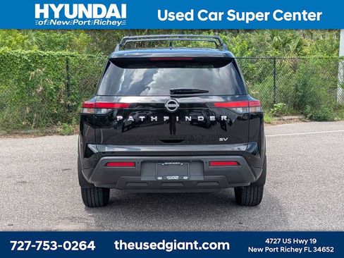 Used 2024 Nissan Pathfinder SV w/ Lighting Package (N92) FWD image 4