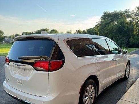 Used 2018 Chrysler Pacifica Touring Plus FWD image 5