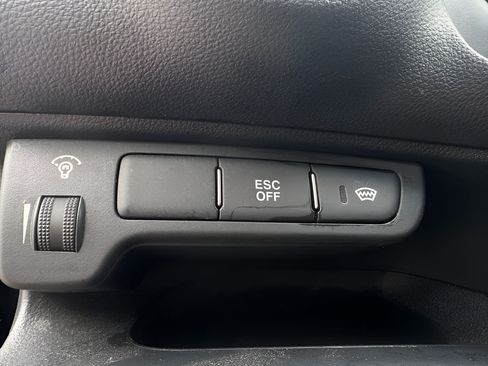 Used 2008 Kia Rondo EX FWD image 22