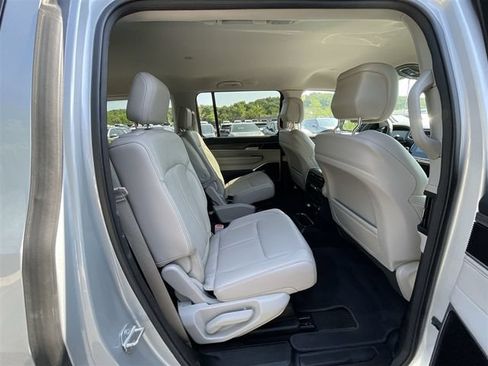 Used 2024 Jeep Wagoneer Series II AWD/4WD image 36