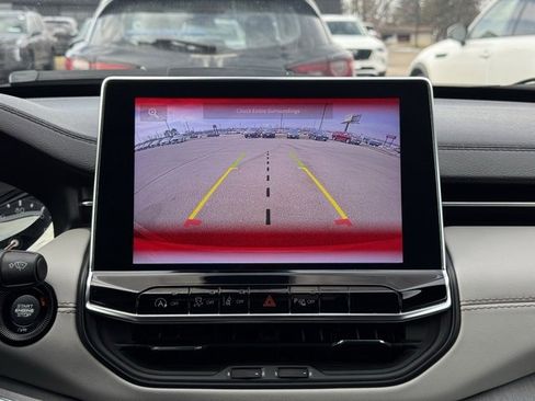 Used 2024 Jeep Compass Limited image 4