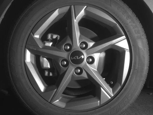 Used 2025 Kia K4 LXS image 12