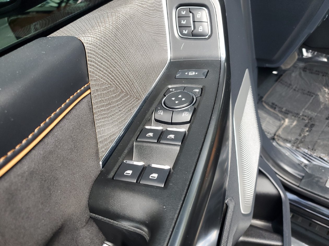 Used 2024 Ford F350 Platinum w/ FX4 Off-Road Package AWD/4WD image 19
