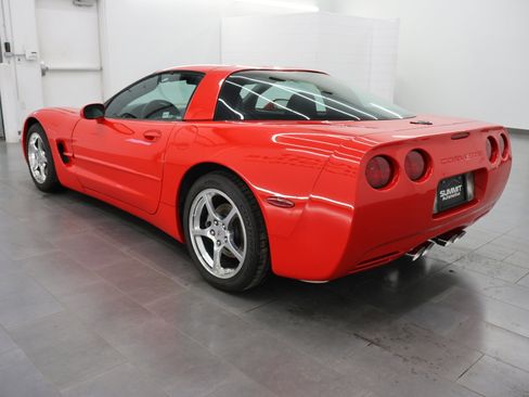 Used 2004 Chevrolet Corvette Coupe w/ Preferred Equipment Group RWD image 6