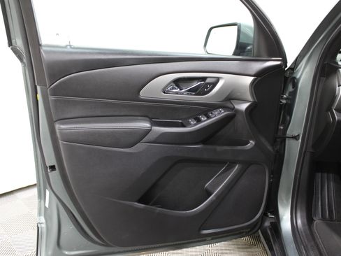 Used 2023 Chevrolet Traverse LT image 6