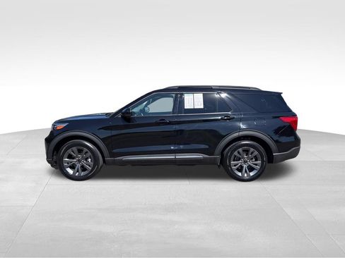 Used 2023 Ford Explorer XLT w/ Equipment Group 202A AWD/4WD image 4