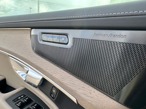 New 2026 Volvo XC90 B6 Plus w/ Protection Package Premier image 19