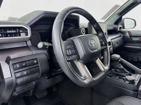 Certified 2025 Toyota 4Runner SR5 AWD/4WD image 4