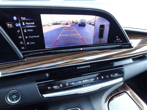 Used 2021 Cadillac Escalade Premium Luxury image 20