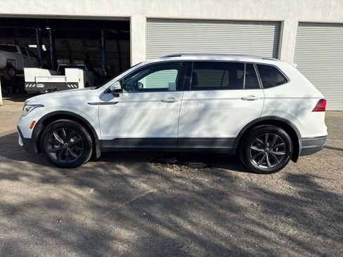 Used 2022 Volkswagen Tiguan SE image 2